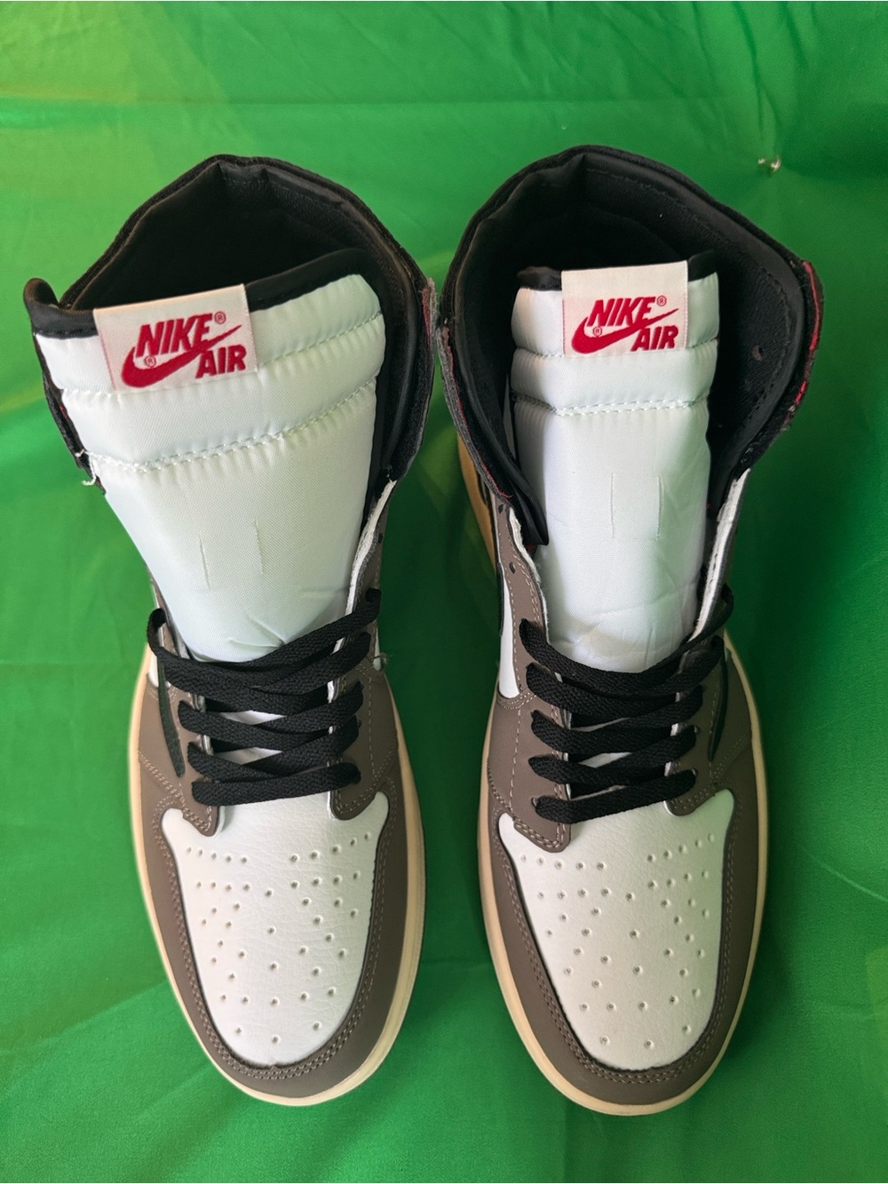 New! Travis Scott x Air Jordan 1 Retro High OG 'Mocha', a highly sought collab! - Picture 5 of 9